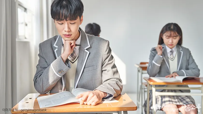 청소년 우울증의 일상 속 사례, 성취 압박이 일상이 되면서 마음의 여유가 사라지는 상황